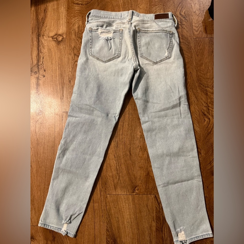 HOLLISTER - Picture 2 of 4